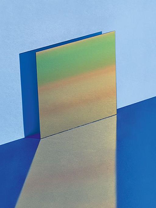 Auf einem blauen Banner ist das Datum 5. bis 28.11.2022 zu lesen, den Zeitraum, in dem das Forum neuer Musik 2022 unter dem Motto "Mit doppeltem Blick" stattfindet.