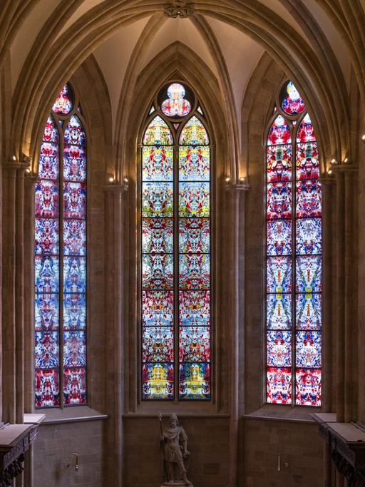 Kirchenfenster von Gerhard Richter in der Abteikirche Tholey