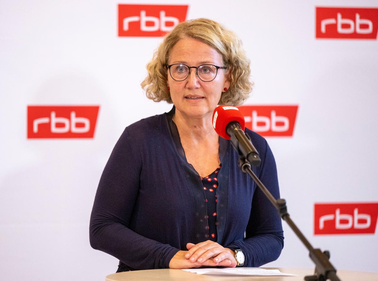 Dorette König, RBB-Verwaltungsratschefin. Das Gremium kündigte den Vertrag mit der abberufenen Intendantin Schlesinger fristlos Dorette König, RBB-Verwaltungsratschefin. Das Gremium kündigte den Vertrag mit der abberufenen Intendantin Schlesinger fristlos