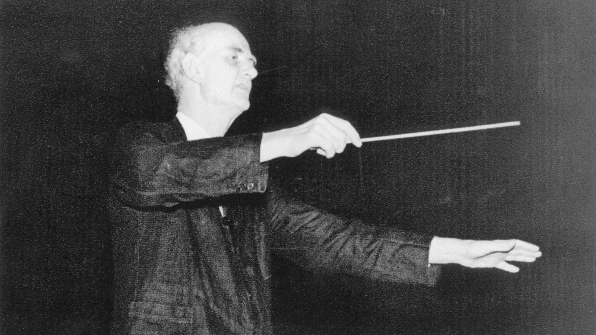 Der Dirigent Wilhelm Furtwängler während seiner Arbeit – aufgenommen um 1950 
