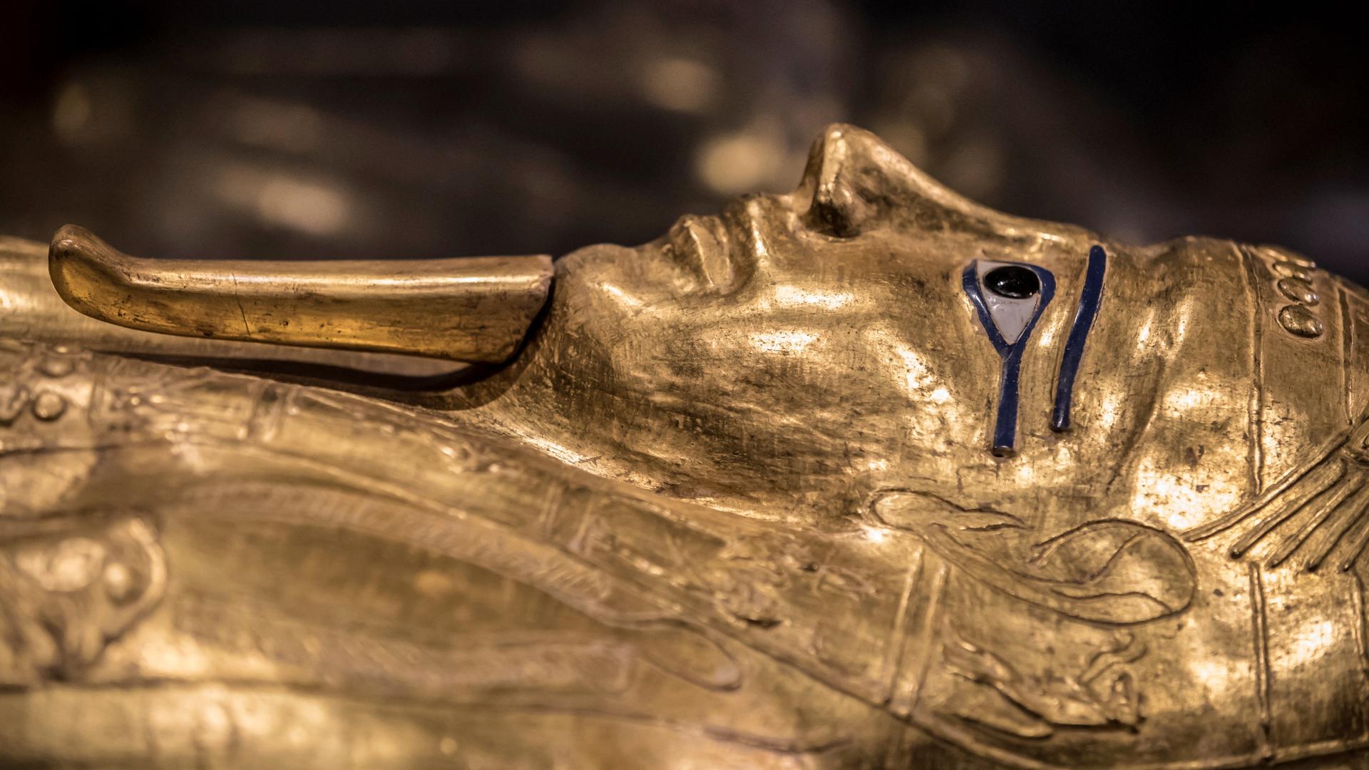 Der Gold-Sarkophag des Priesters Nedjemankh im Ägyptischen Museum in Kairo nach seiner Rückführung aus den Vereinigten Staaten, 1. Oktober 2019