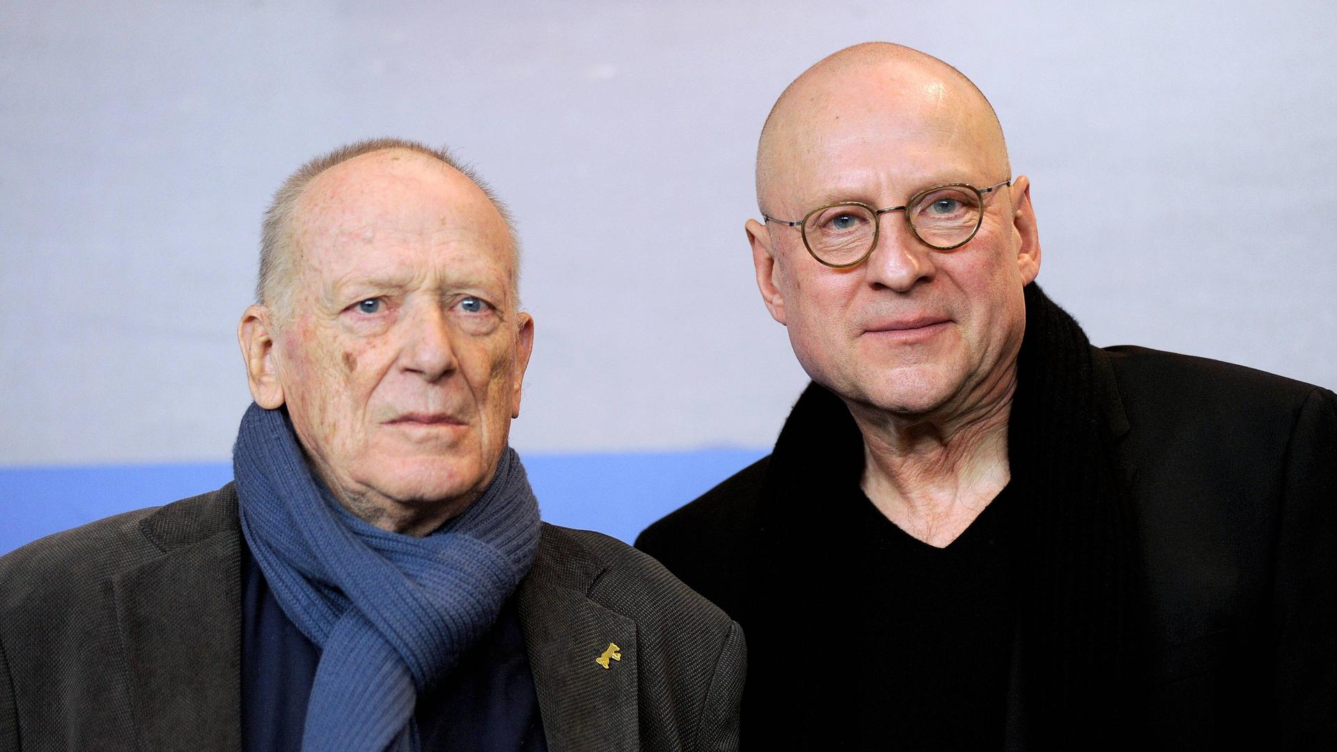 Drehbuchautor Wolfgang Kohlhaase (li.) und Regisseur Matti Geschonneck blicken in die Kamera