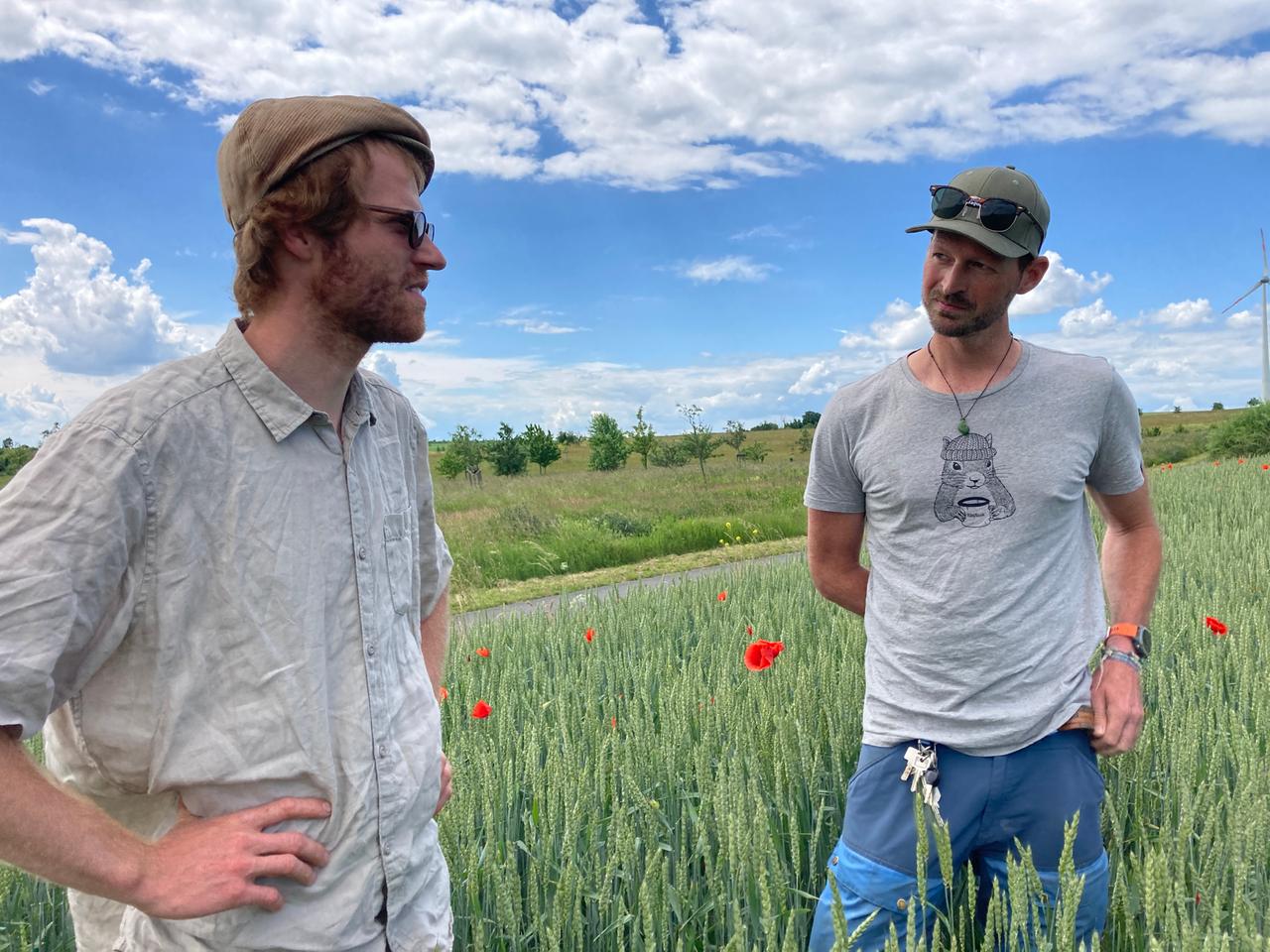 Bio-Landwirt Martin Oberreich (l.) und sein Umstellungsberater Paul Schlegel von Bioland Bio-Landwirt Martin Oberreich (l.) und sein Umstellungsberater Paul Schlegel von Bioland