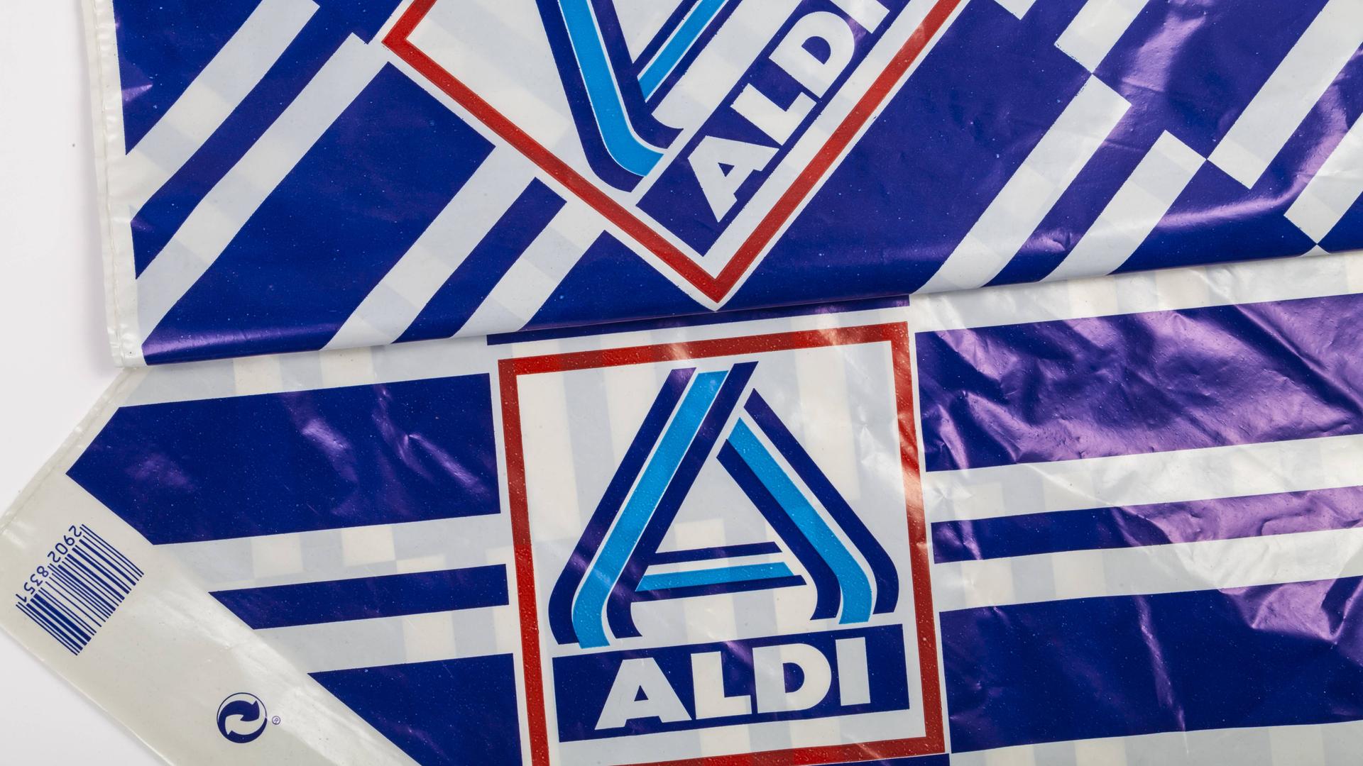Blauweiße Tüte vonn Aldi Blauweiße Tüte vonn Aldi