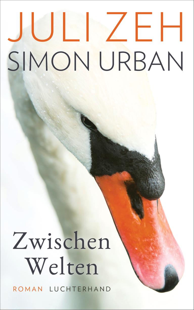 Juli Zeh / Simon Urban: "Zwischen Welten". Auf dem Cover prangt ein Schwan. Juli Zeh / Simon Urban: "Zwischen Welten". Auf dem Cover prangt ein Schwan.