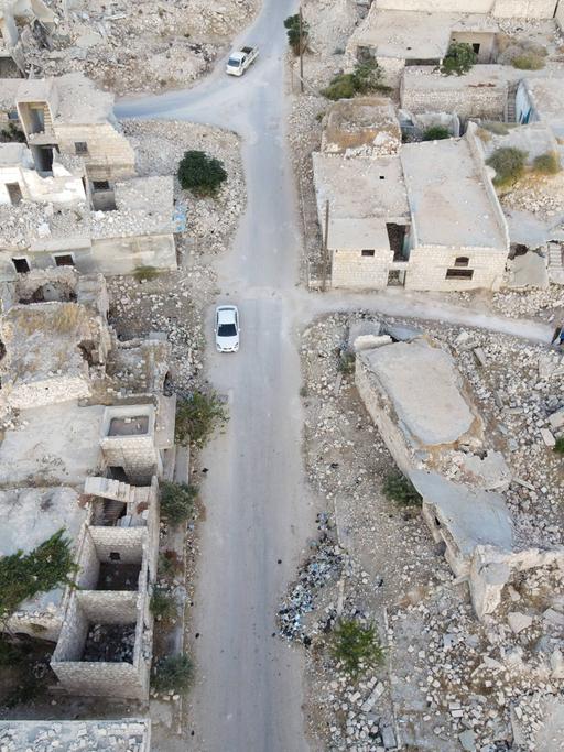 Eine Luftaufnahme zeigt die Kriegszerstörung in der syrischen Stadt Ahsem 