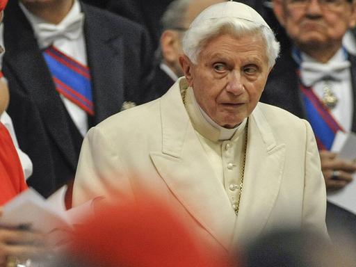 Joseph Ratzinger, der emeritierte Papst Benedikt XVI, am 22.02.2014 im Vatikan