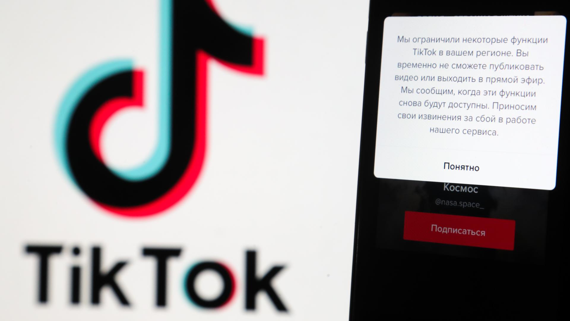 TikTok informiert seine User in Russland über eingeschränkte Dienste. 