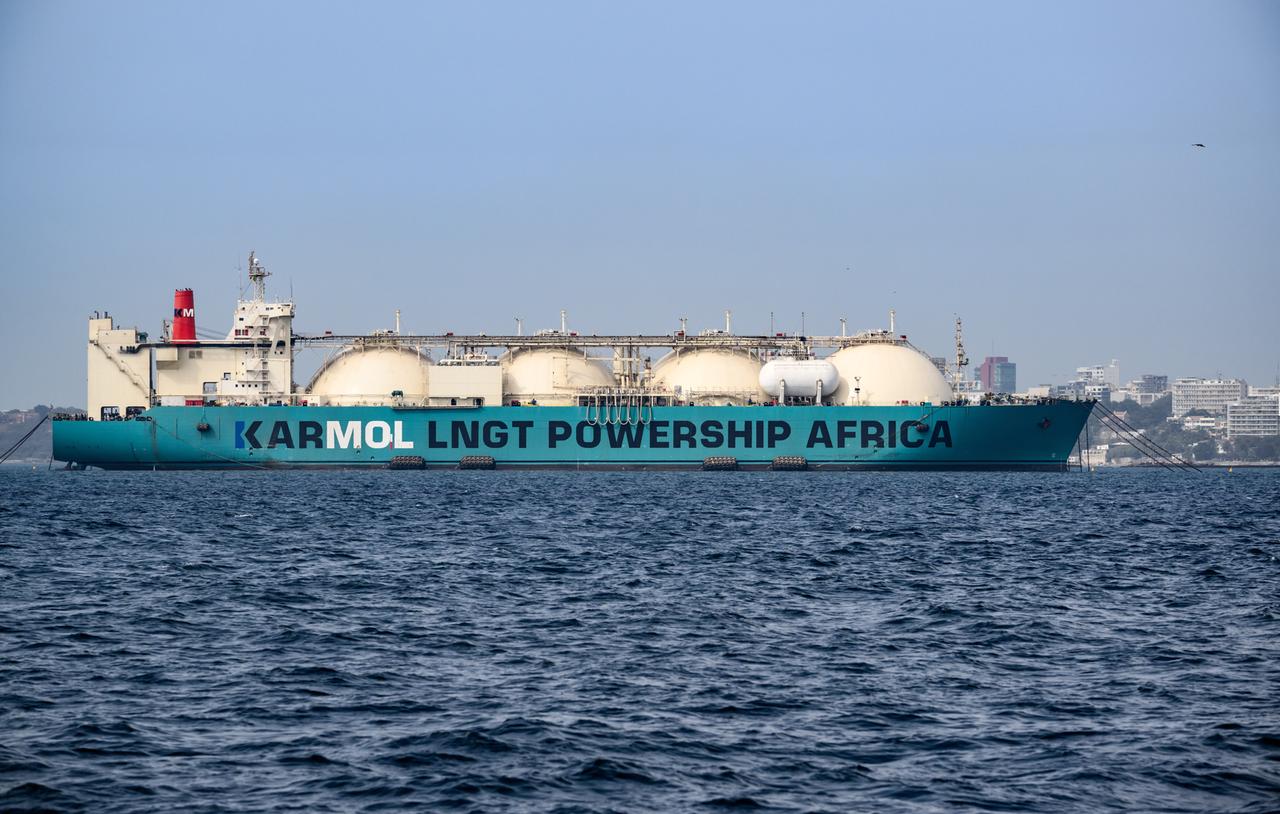 LNG-Tanker vor der Küste von Senegal LNG-Tanker vor der Küste von Senegal