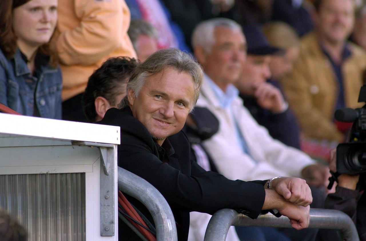Helmut Spikker auf der Tribüne in Ahlen im Jahr 2015
Helmut Spikker auf der Tribüne in Ahlen im Jahr 2015