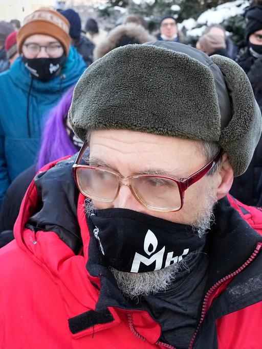 Unterstützer der NGO Memorial am 29. Dezember 2021 vor dem Gericht in Moskau. Das Gericht verfügte die Schließung des Menschenrechtszentrum in Moskau 