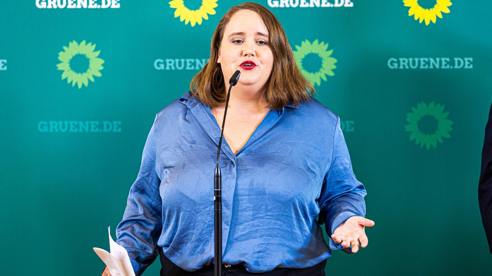 Gewalt gegen Frauen Bundesregierung will Finanzierung von