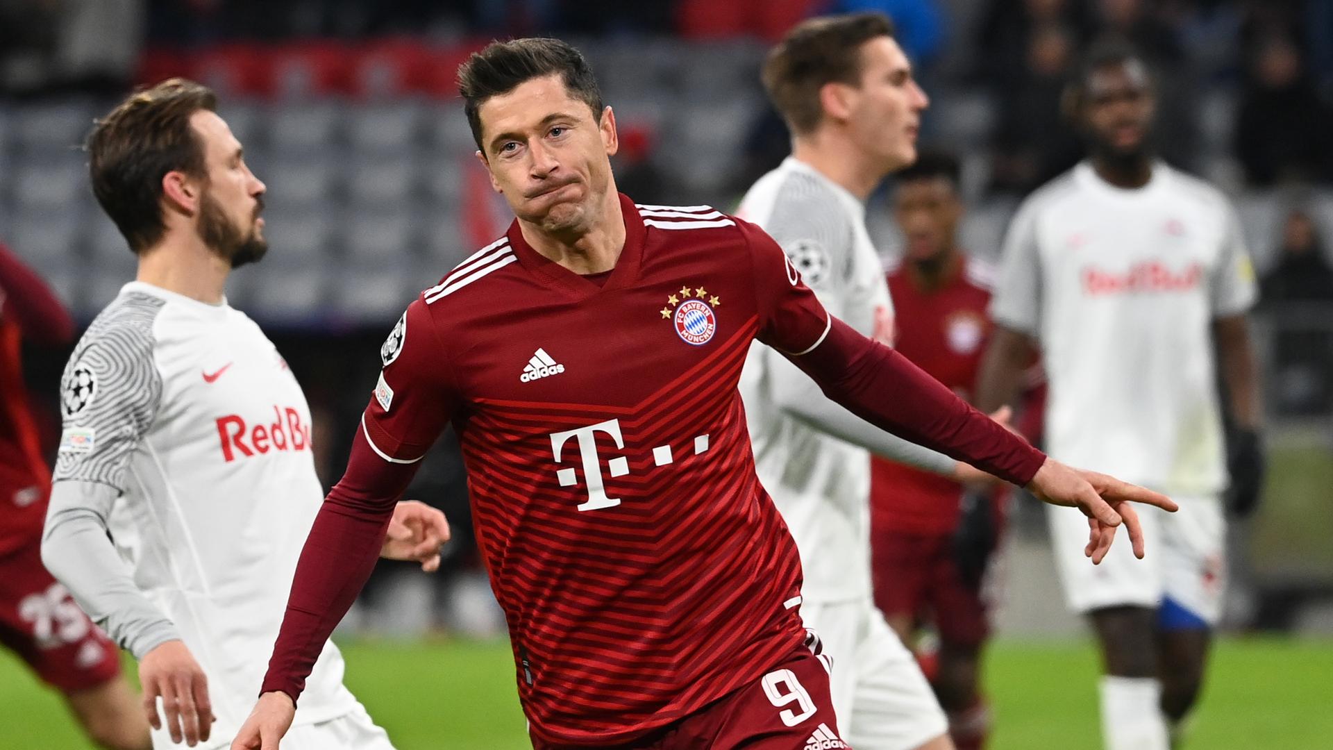 Bayern Münchens Robert Lewandowski bejubelt sein Tor zum 1:0 gegen RB Salzburg. Bayern Münchens Robert Lewandowski bejubelt sein Tor zum 1:0 gegen RB Salzburg.