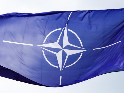 Die Flagge der NATO