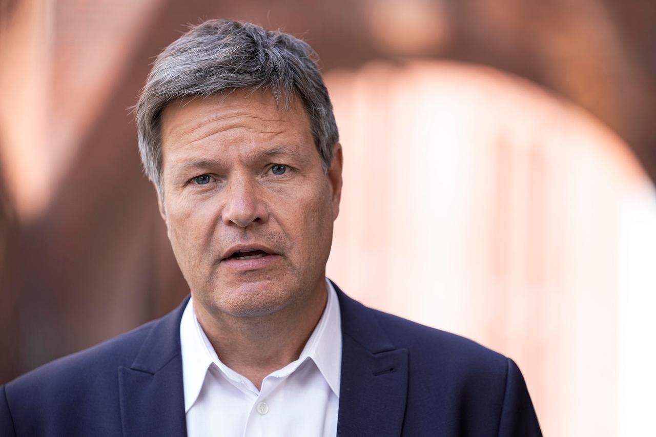 Bundeswirtschafts- und Klimaminister Robert Habeck (Grüne) im Porträt im Juni 2022 Bundeswirtschafts- und Klimaminister Robert Habeck (Grüne) im Porträt im Juni 2022
