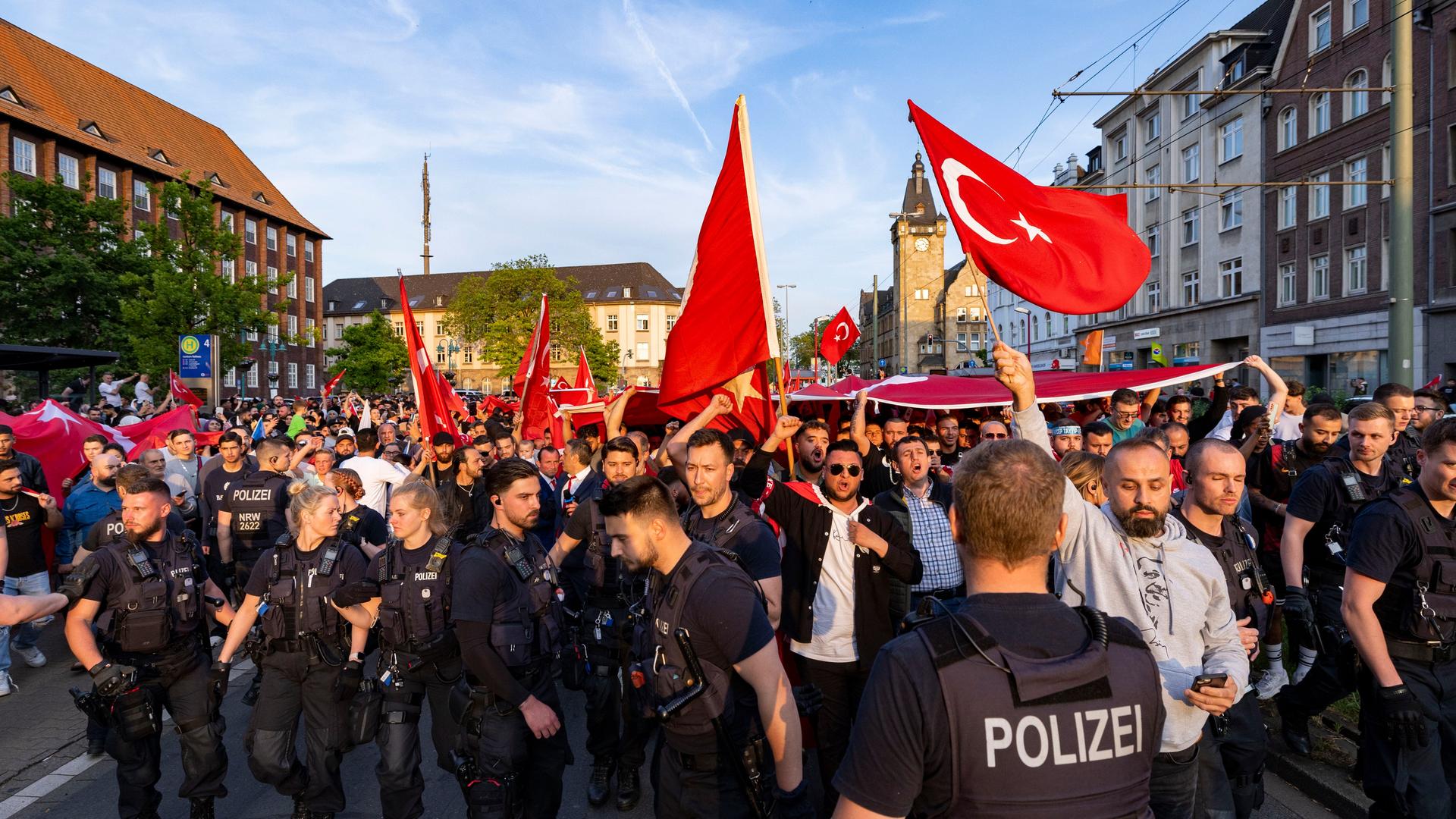 Präsidentenwahl in der Türkei - Bundesagrarminister Özdemir enttäuscht über Wahlverhalten von Türken in Deutschland