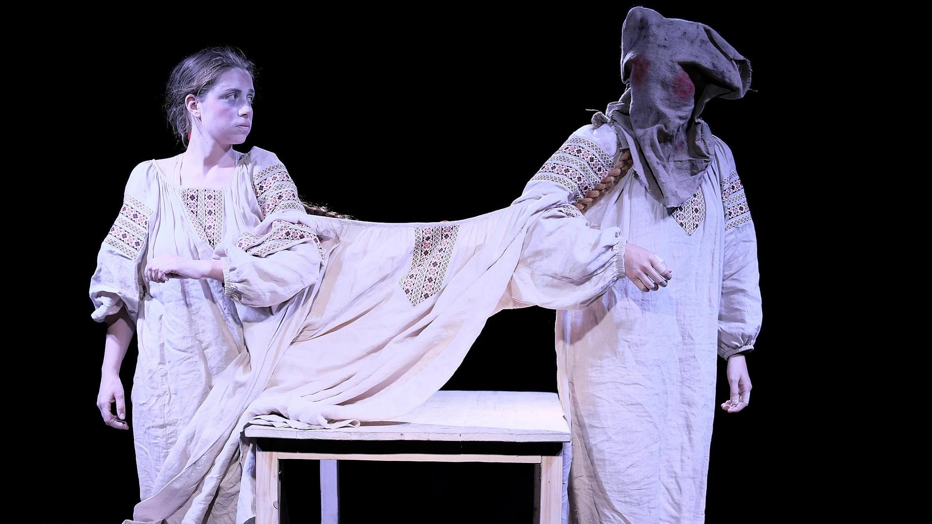 Eine Szene aus dem ukrainischen Theaterstück "Das gestohlene Glück" Eine Szene aus dem ukrainischen Theaterstück "Das gestohlene Glück"