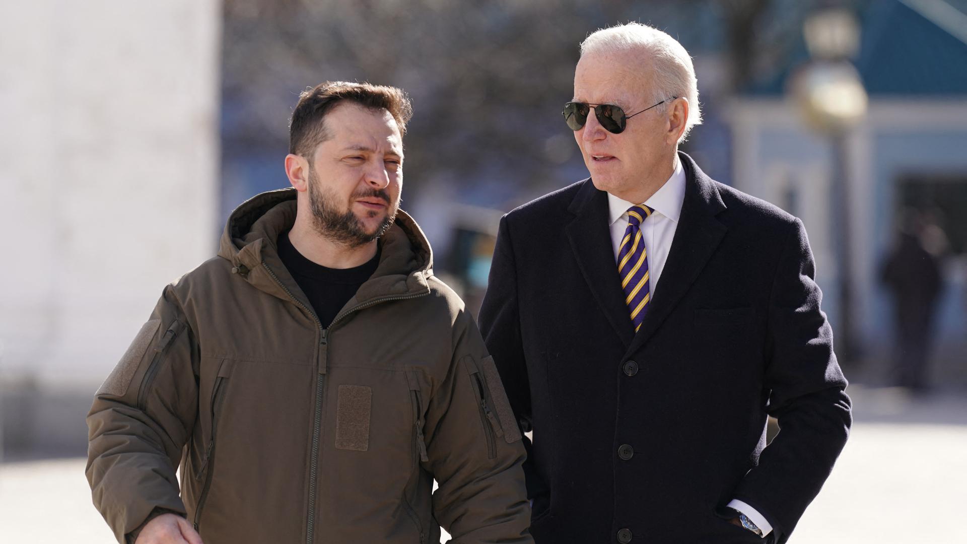 Das Foto zeigt US-Präsident Biden und den ukrainischen Präsidenten Selenskyj in Kiew. Das Foto zeigt US-Präsident Biden und den ukrainischen Präsidenten Selenskyj in Kiew.