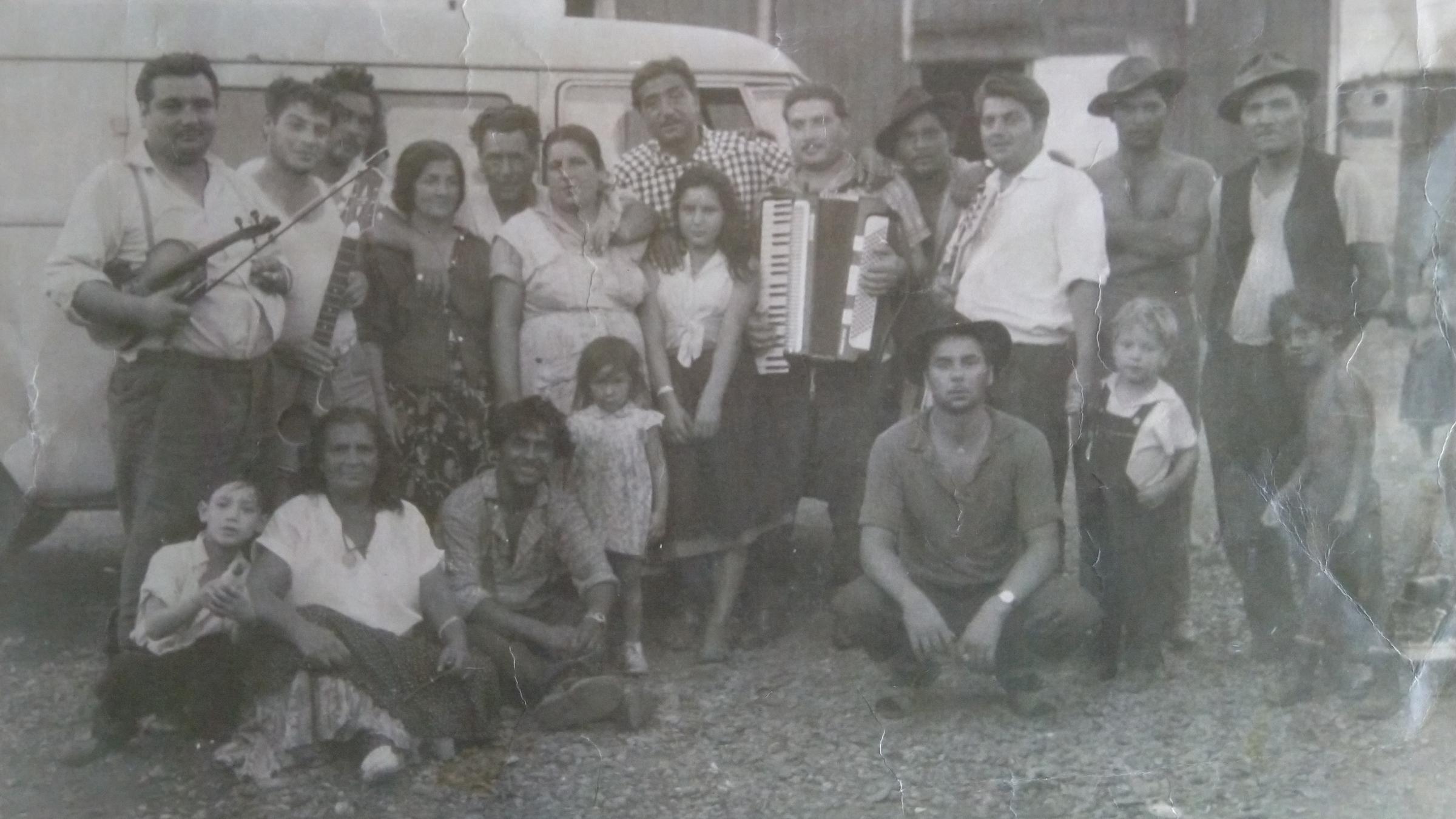 Familie Reinhardt Ende der 50er-Jahre. Mit Weste und Hut: Karl Josef Reinhardt. 