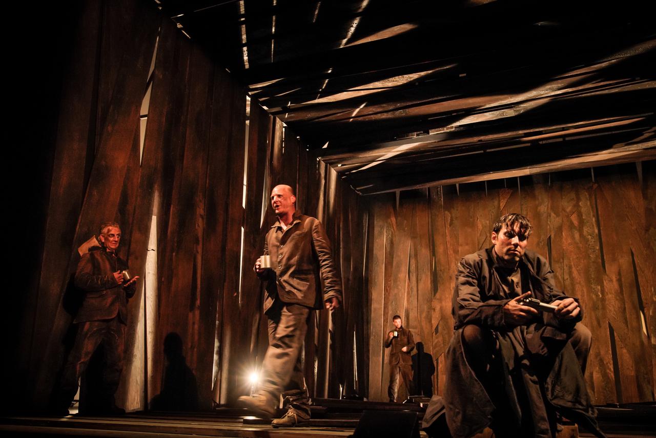 Probenfoto der Inszenierung "Michael Kohlhaas" von Heinrich von Kleist in der Regie von Andreas Kriegenburg, Premiere am 23. Juli 2021. Probenfoto der Inszenierung "Michael Kohlhaas" von Heinrich von Kleist in der Regie von Andreas Kriegenburg, Premiere am 23. Juli 2021.