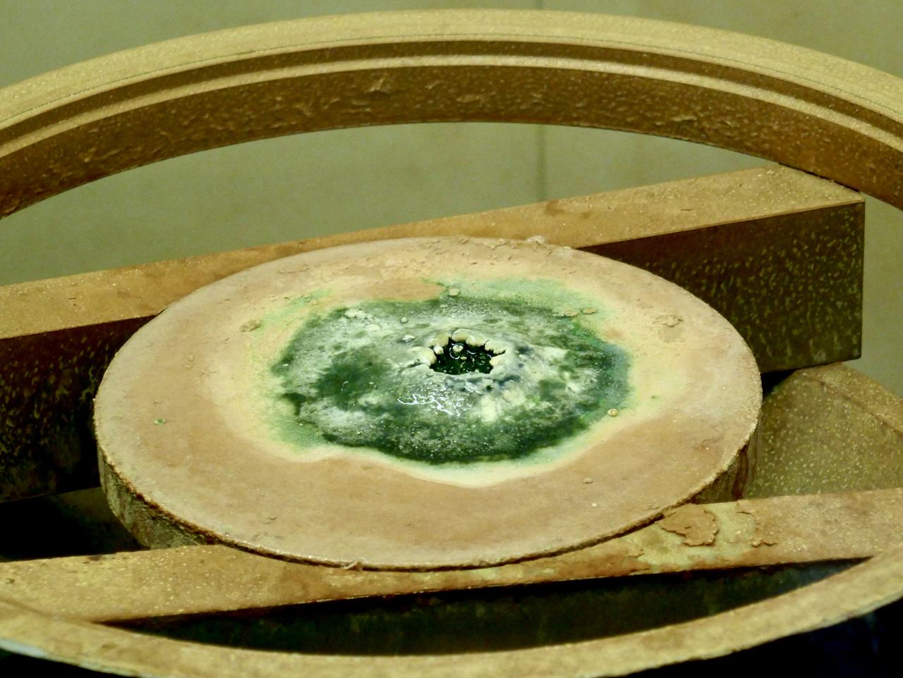 Hier sieht man die Tropfstelle der Tropfsteinmaschine im Detail. Hier sieht man die Tropfstelle der Tropfsteinmaschine im Detail.