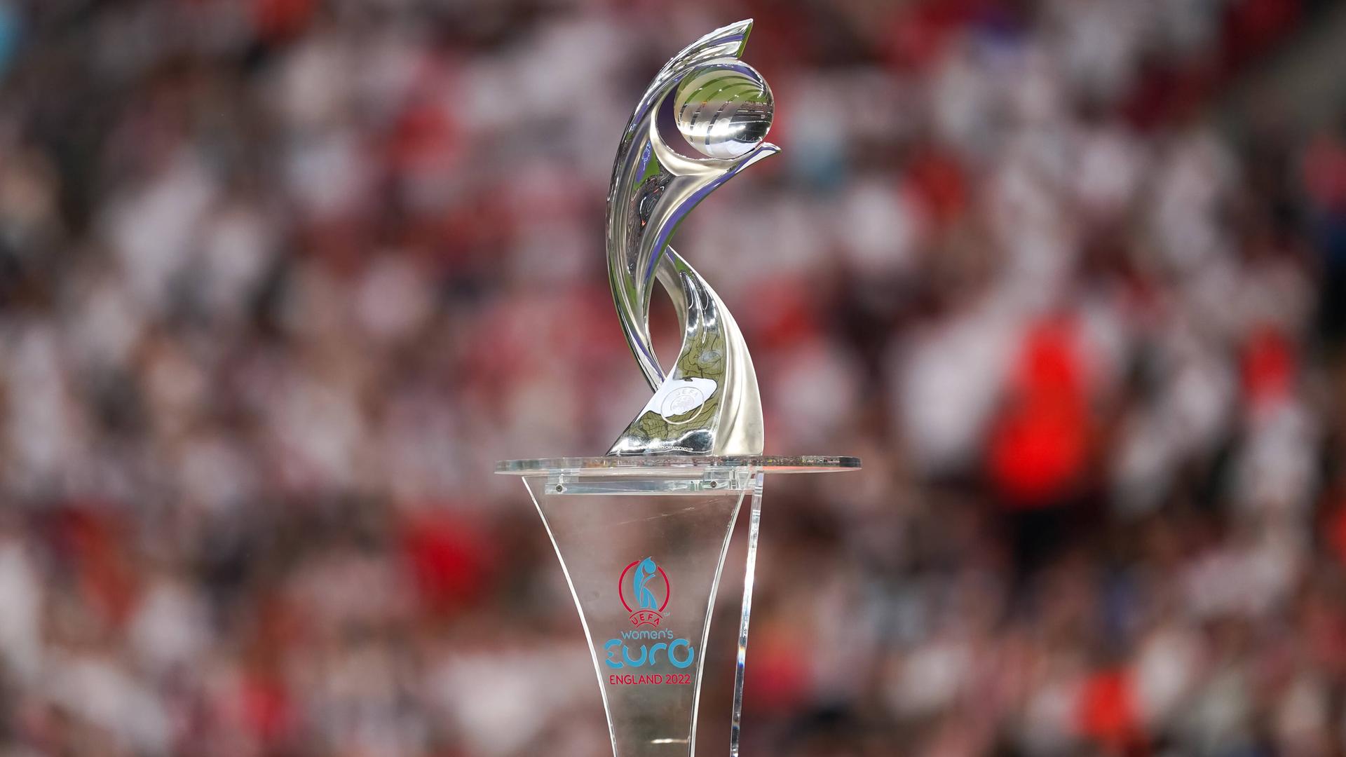Auf dem Bild ist der EM-Pokal von den Frauen zu sehen. Auf dem Bild ist der EM-Pokal von den Frauen zu sehen.