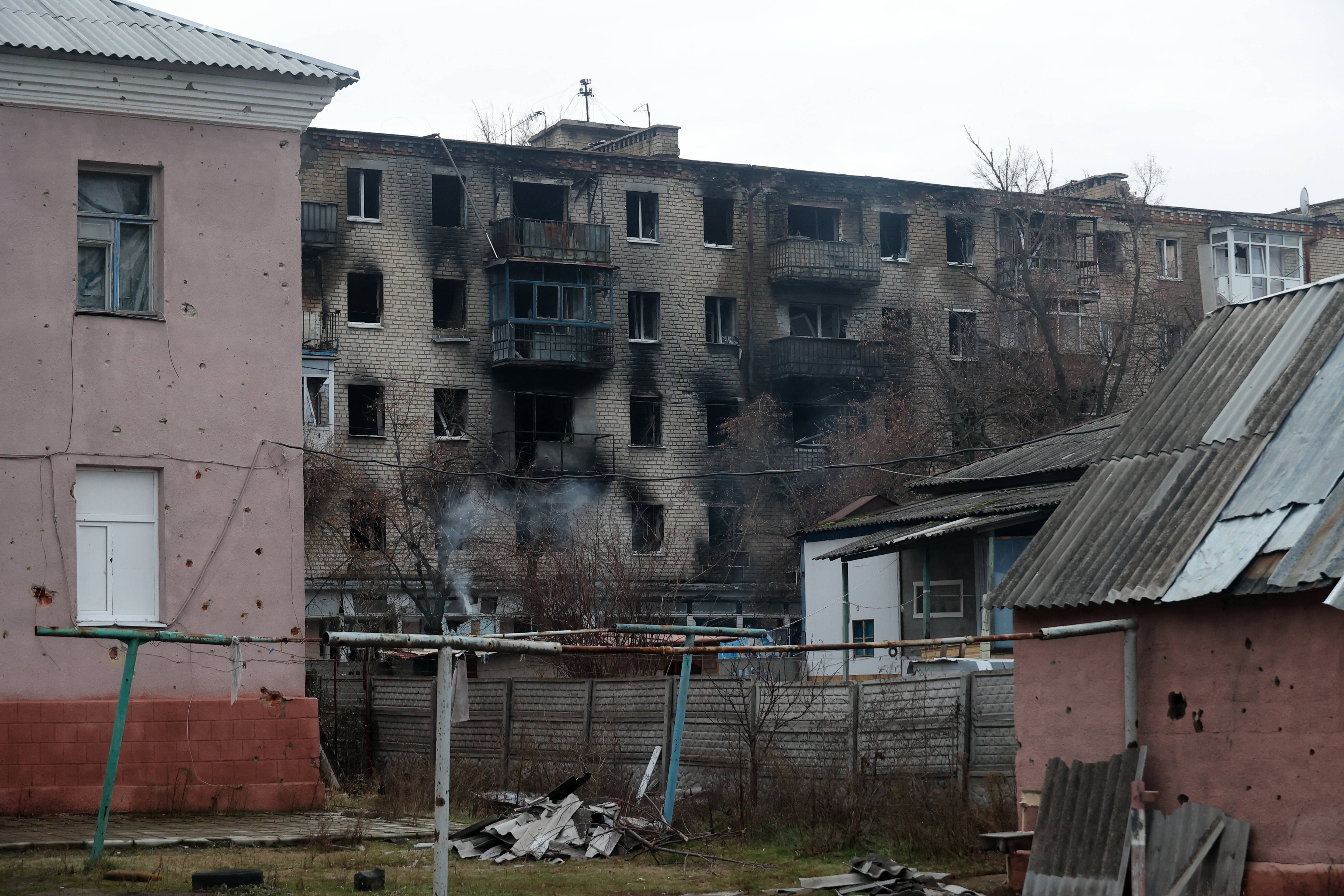 Charkiw - Raketeneinschlag in ein Wohnhaus - ein Toter, drei Verletzte