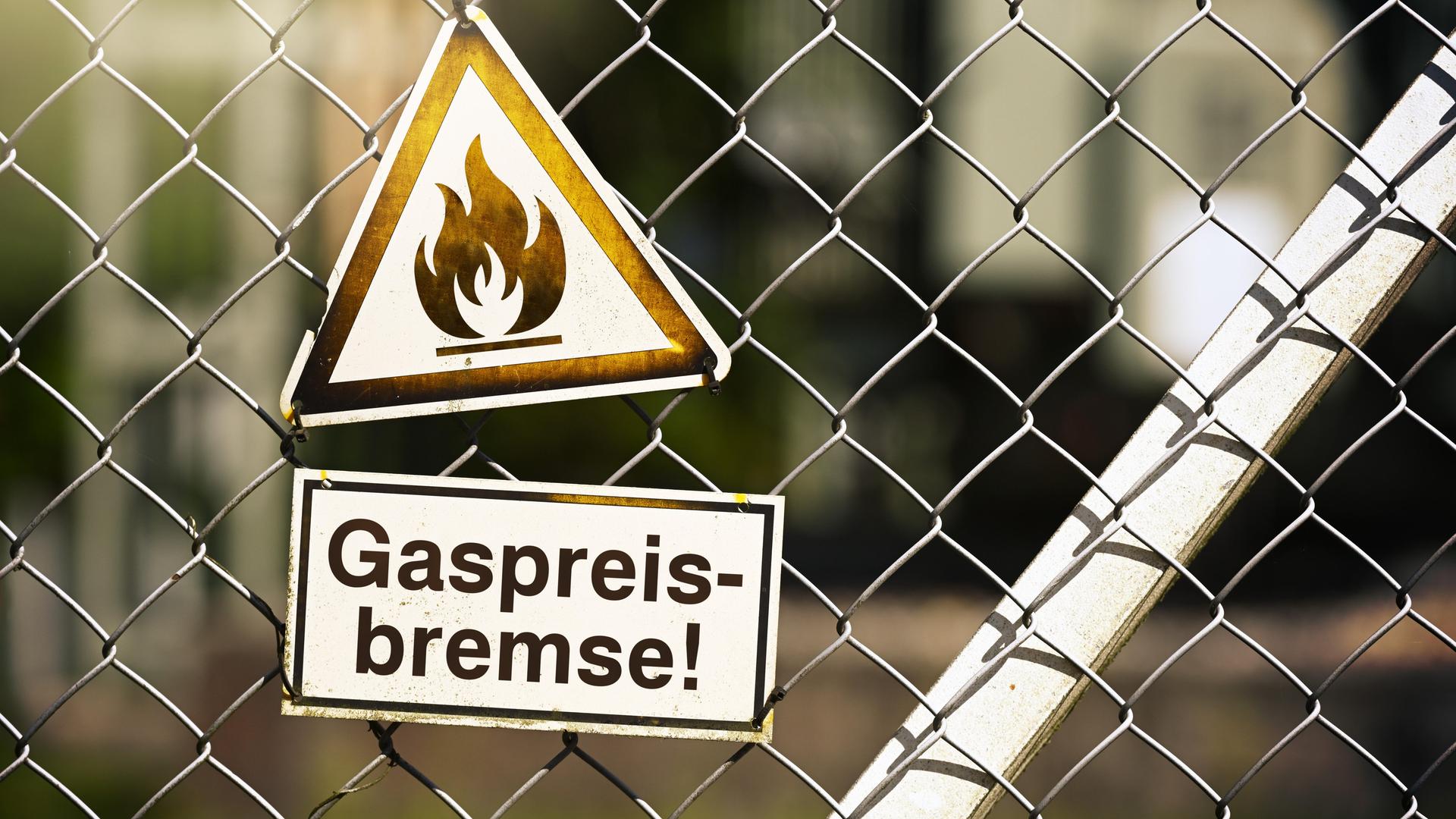 Schild mit Gasflamme und der Aufschrift Gaspreisbremse