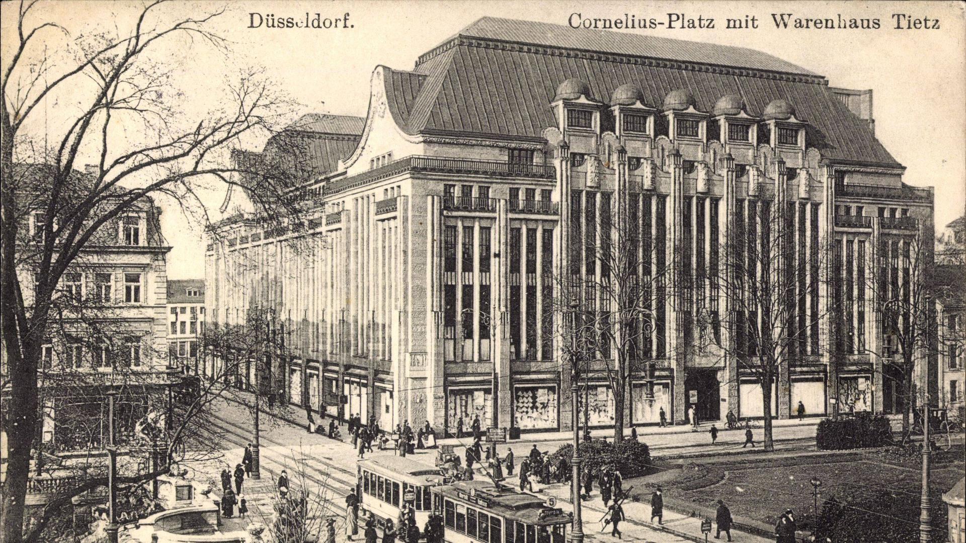 Düsseldorf, Cornelius Platz, Warenhaus Tietz auf einer historischen  Postkarte 