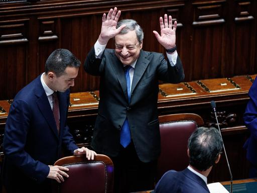 Italiens Regierungschef gibt seinen Rücktritt im Parlament bekannt, 21.07.2022