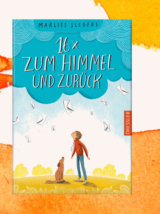 Das Cover von Marlies Slegers "16 x zum Himmel und Zurück" zeigt einen Jungen mit einem Hund. Beide schauen in den Himmel, aus dessen dicken blauen Wolken Briefumschläge fallen.