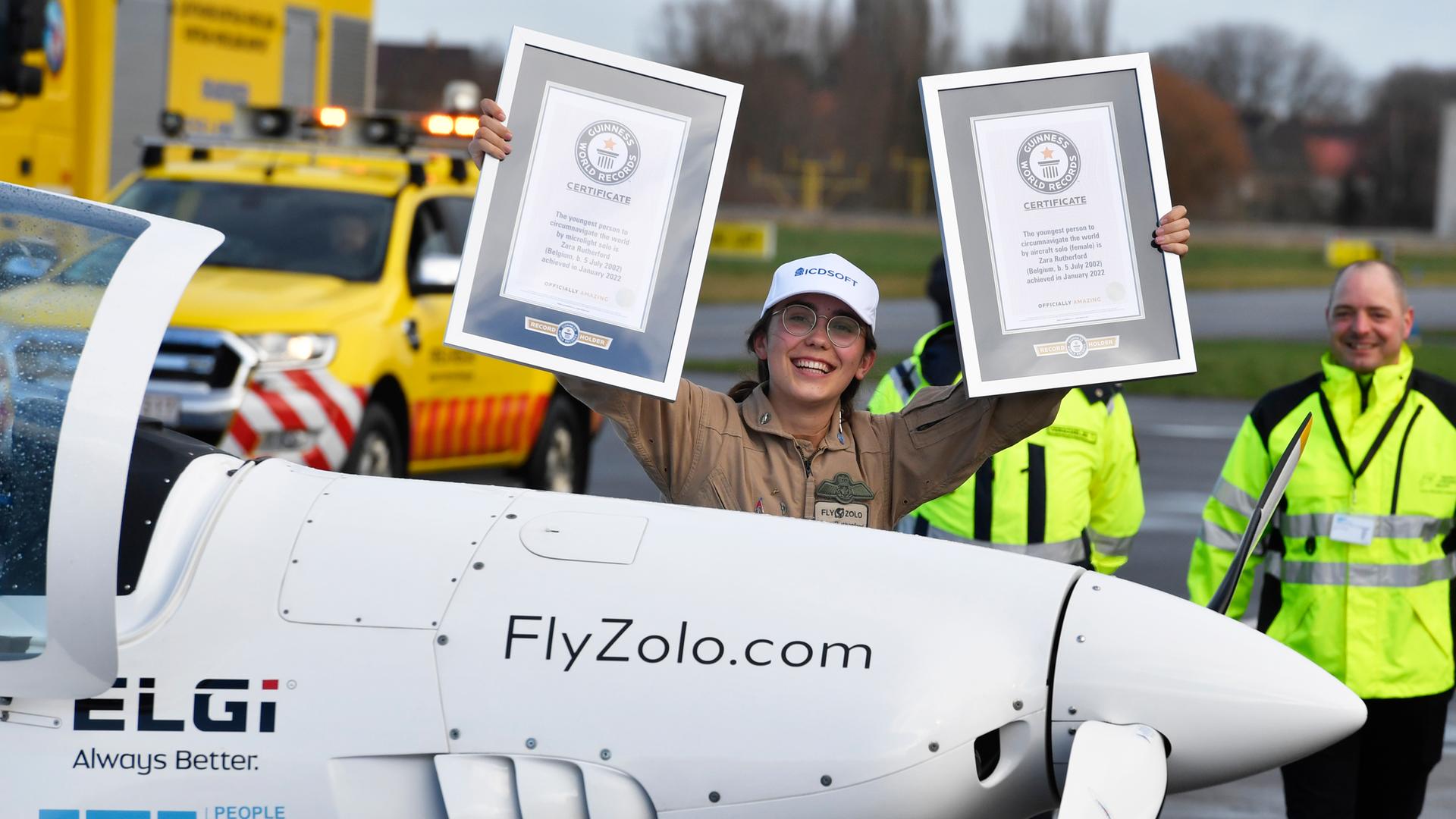Weltrekord - 19-Jährige Pilotin reist alleine um die Welt
