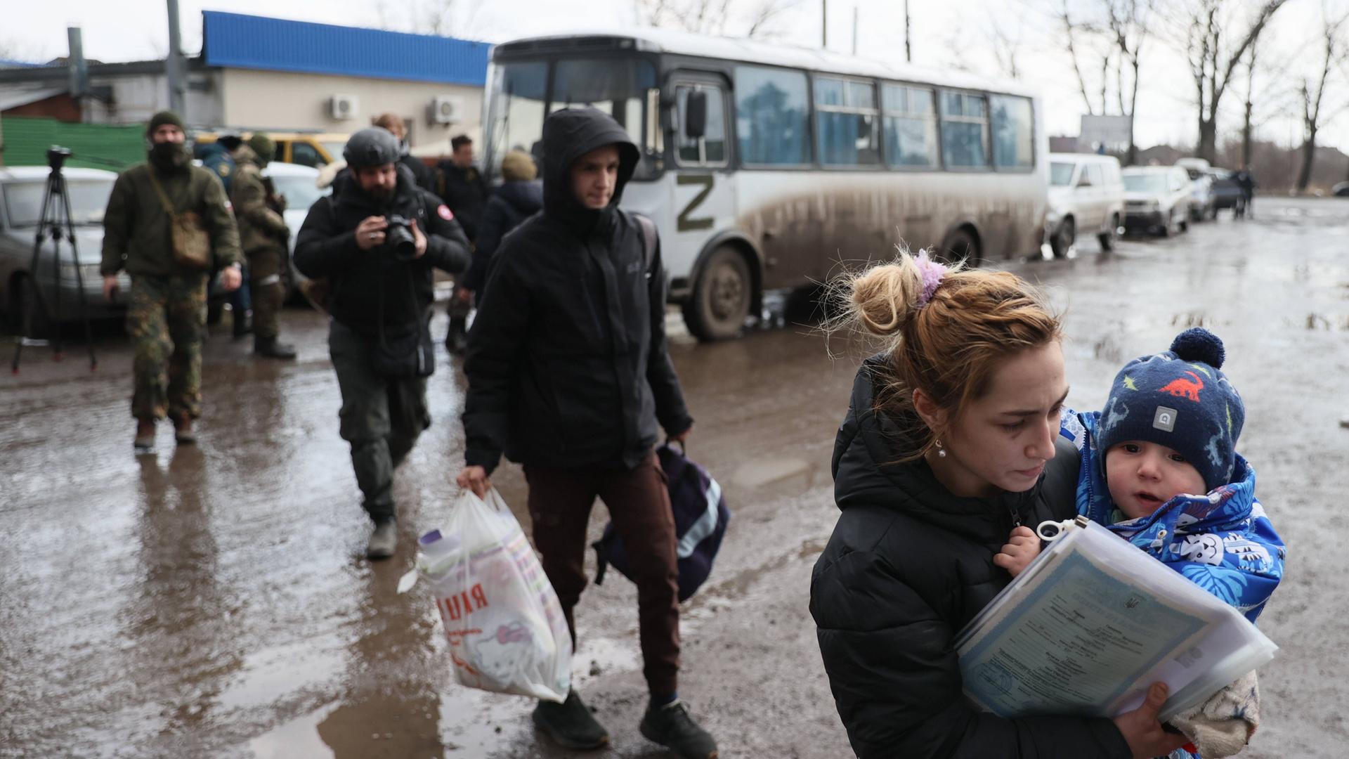 Das Foto zeigt Flüchtlinge aus der Stadt Mariupol. Das Foto zeigt Flüchtlinge aus der Stadt Mariupol.