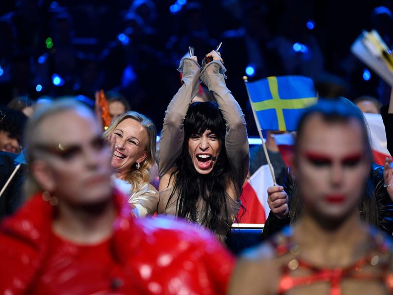 Die Die schwedische Sängerin Loreen feiert beim ESC 2023 in Liverpool ihren Sieg.