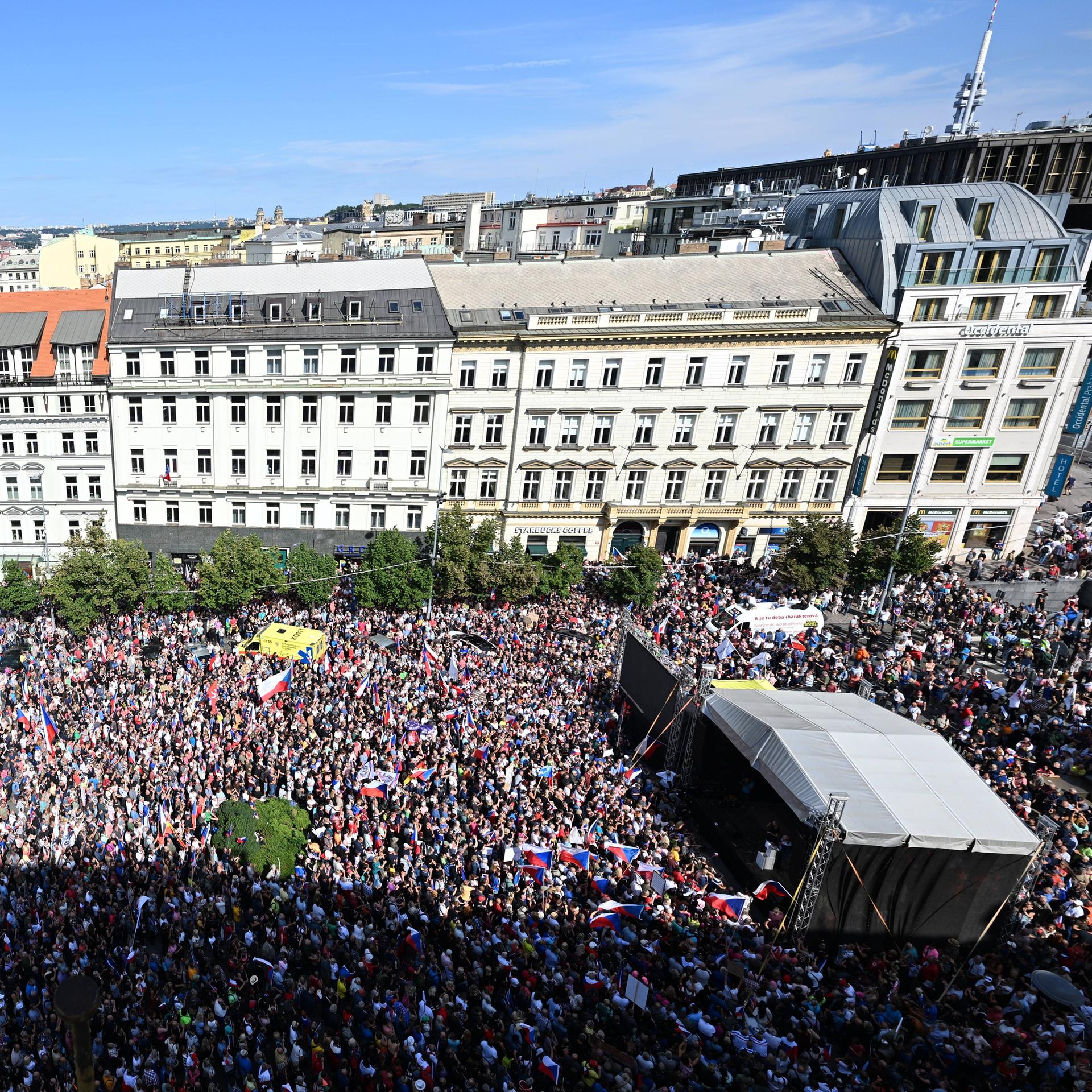 Demonstranten auf dem Wenzelsplatz in Prag