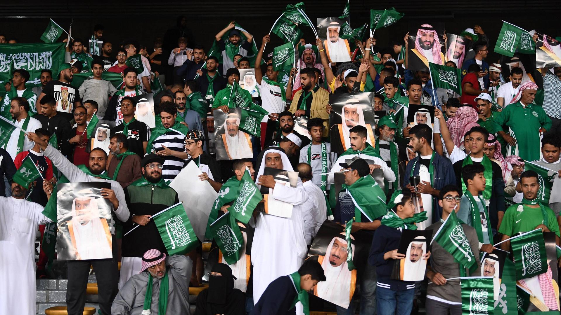 Fans der saudi-arabischen Fußball-Nationalmannschaft. Fans der saudi-arabischen Fußball-Nationalmannschaft.