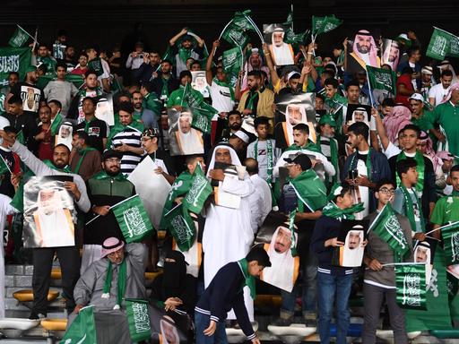 Fans der saudi-arabischen Fußball-Nationalmannschaft.