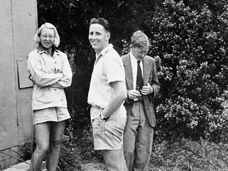 Ruby Payne-Scott mit zwei Kollegen etwa im Jahr 1948