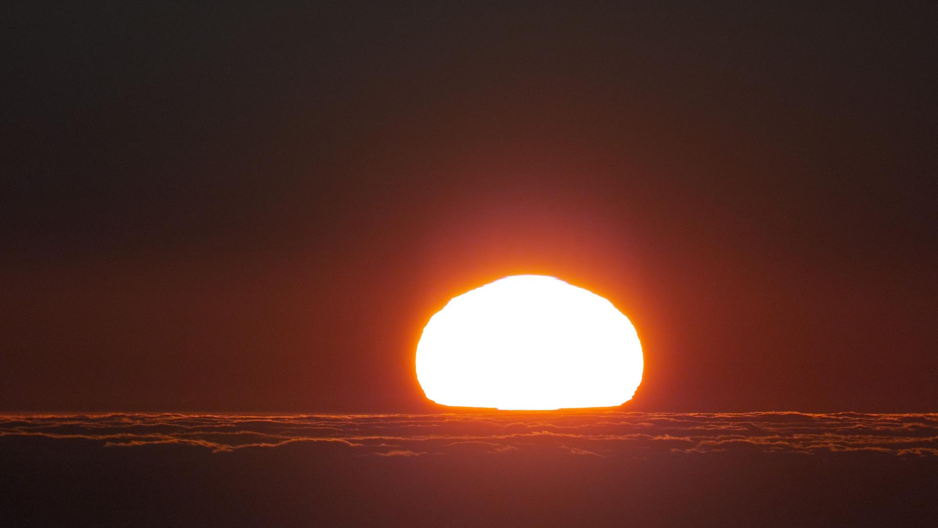 Ab Sonntag geht die Sonne bei uns eine Stunde später unter Ab Sonntag geht die Sonne bei uns eine Stunde später unter