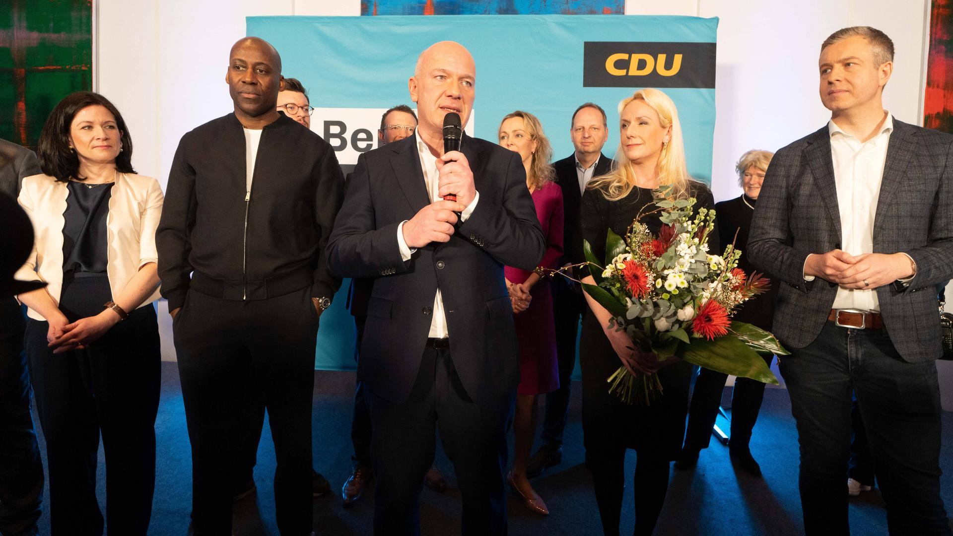 Wahlsieger Kai Wegner (CDU) bedankt sich bei Anhängern und Parteifreunden.