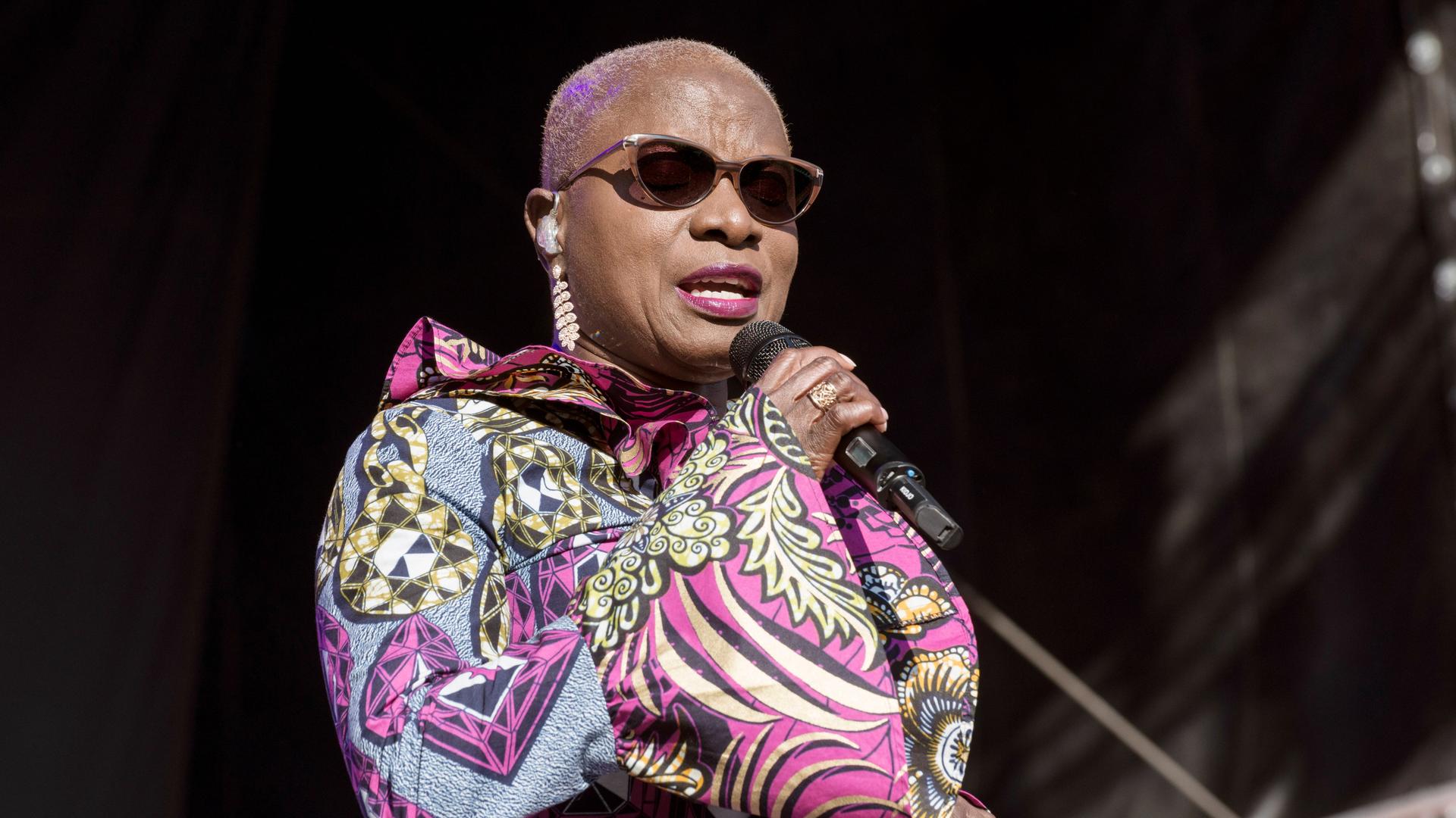 Angélique Kidjo beim WOMAD Festival: Sängerin und Menschenrechtlerin