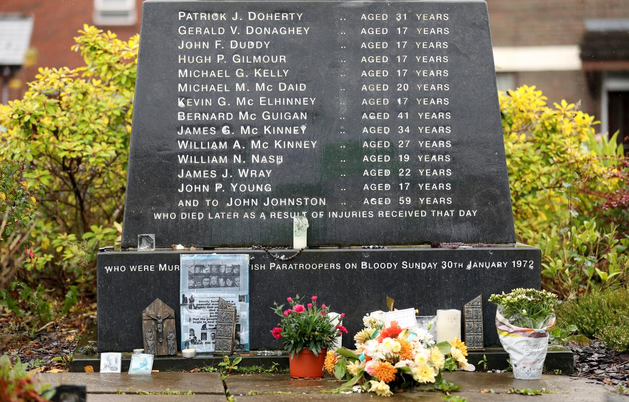 Denkmal für die 13 Opfer des sogenannten Bloody Sunday in der nordirischen Stadt: Am 30.01.1972 werden dort 13 katholische Demonstranten während einer friedlichen, jedoch verbotenen Kundgebung von britischen Fallschirmjägern erschossen.