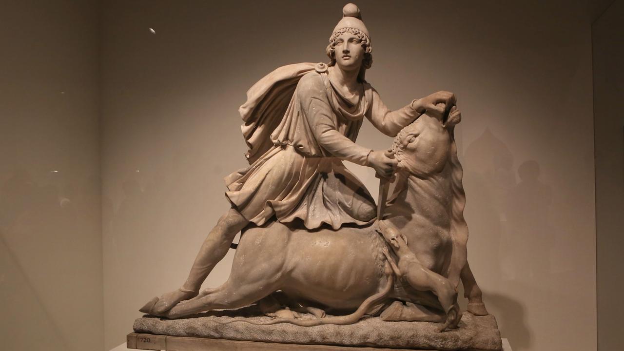 Der Mithraskult war ein verbreiteter Mysterienkult, in dessen Zentrum die Gestalt des Mithras stand. Der Mithraskult war ein verbreiteter Mysterienkult, in dessen Zentrum die Gestalt des Mithras stand.