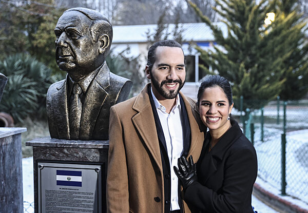 Präsident Nayib Bukele mit seiner Frau. Präsident Nayib Bukele mit seiner Frau.