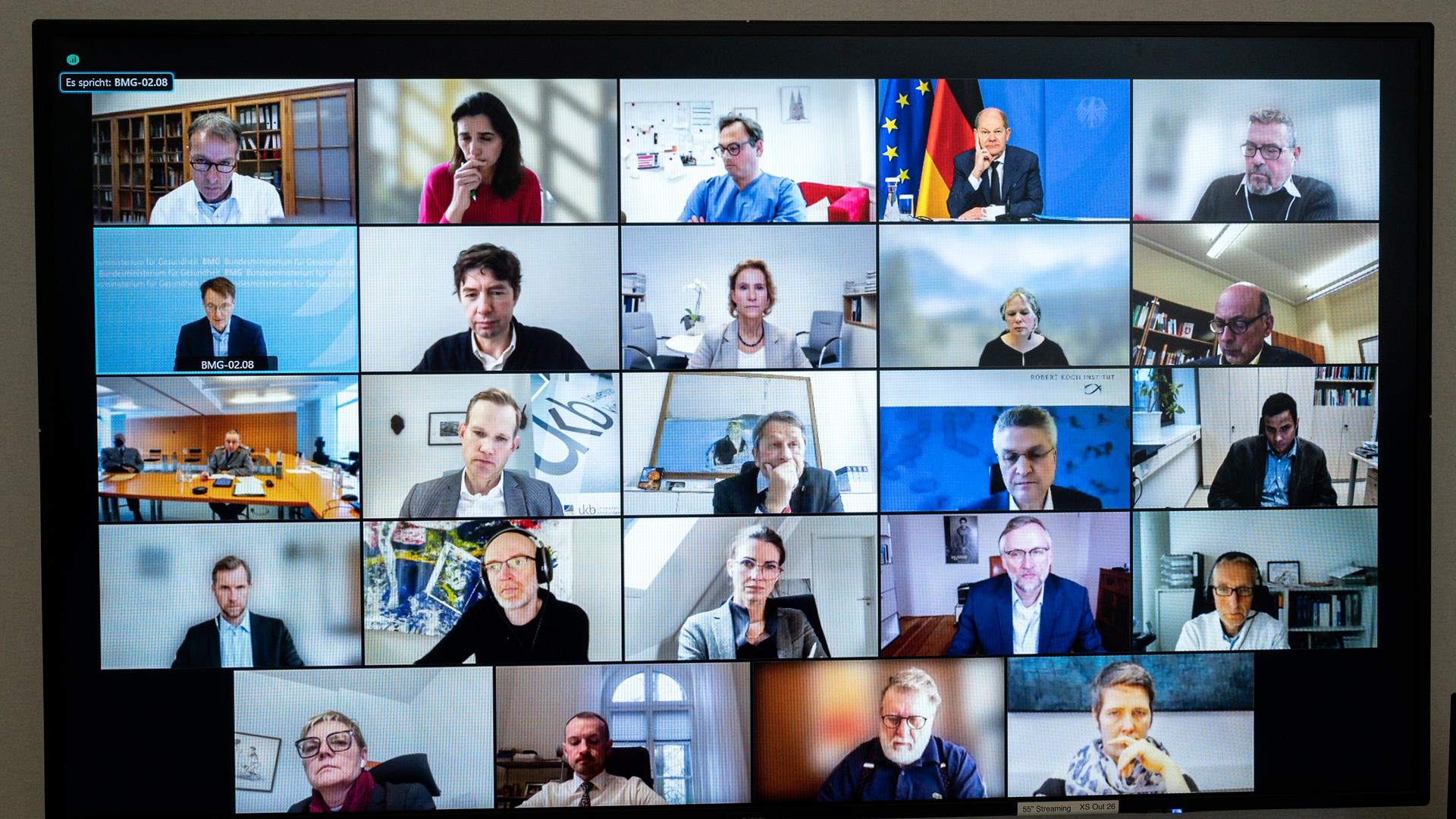 das Bild zeigt den Monitor mit allen Teilnehmern des Corona-Expertenrats in kleinen Kästchen. das Bild zeigt den Monitor mit allen Teilnehmern des Corona-Expertenrats in kleinen Kästchen.