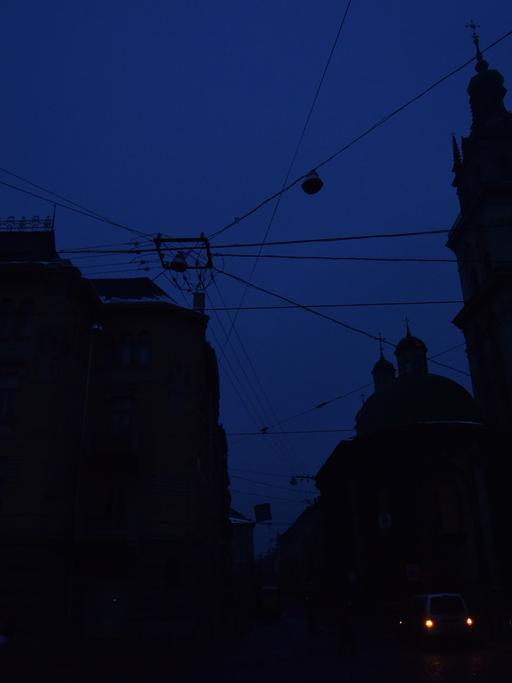 Stromausfall in Lwiw nach einem russischen Raketenangriff auf die westukrainische Stadt am 23. November 2022.  
