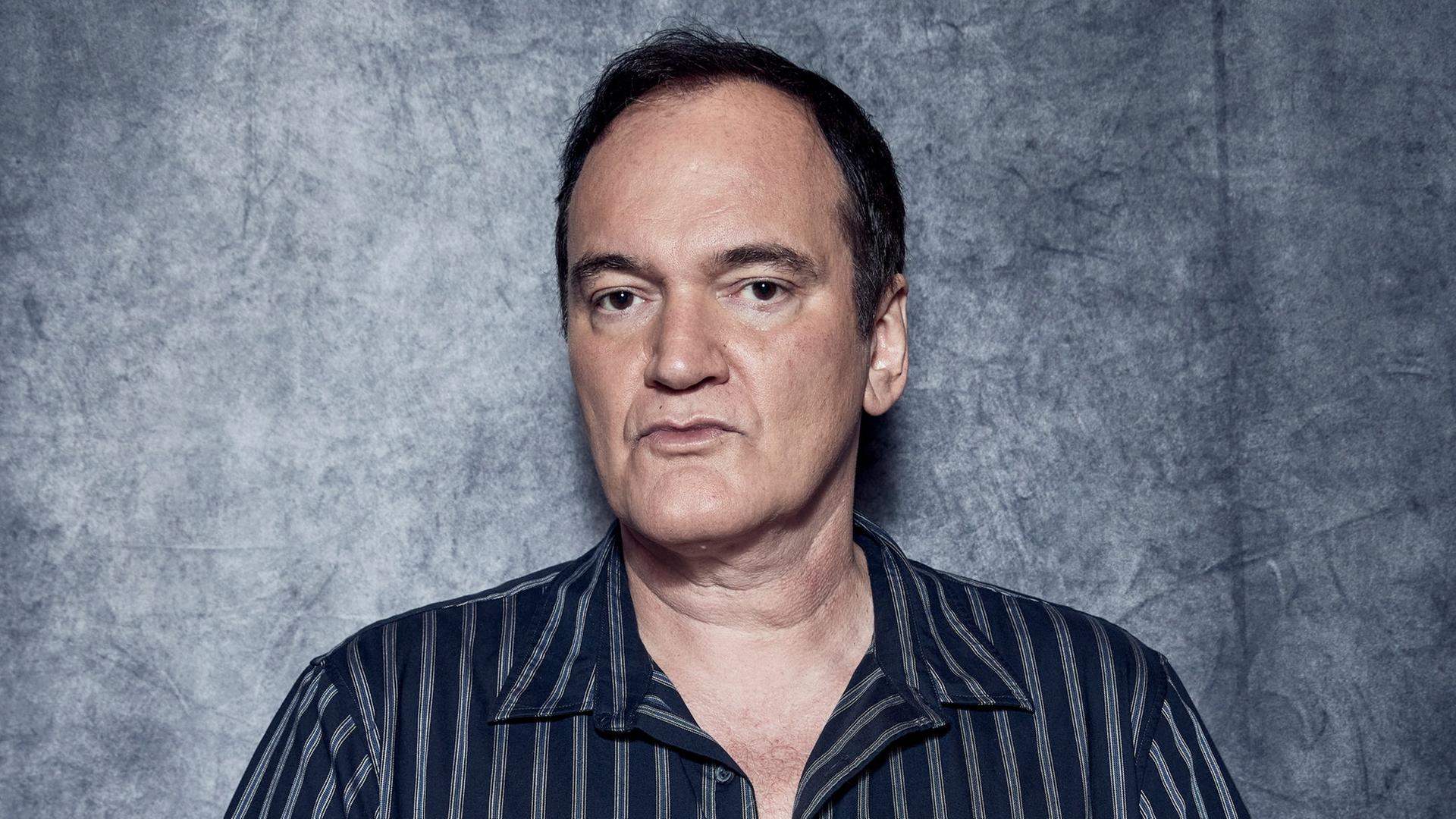 Quentin Tarantino posiert mit ernstem Gesichtsausdruck für ein Porträt. Quentin Tarantino posiert mit ernstem Gesichtsausdruck für ein Porträt.