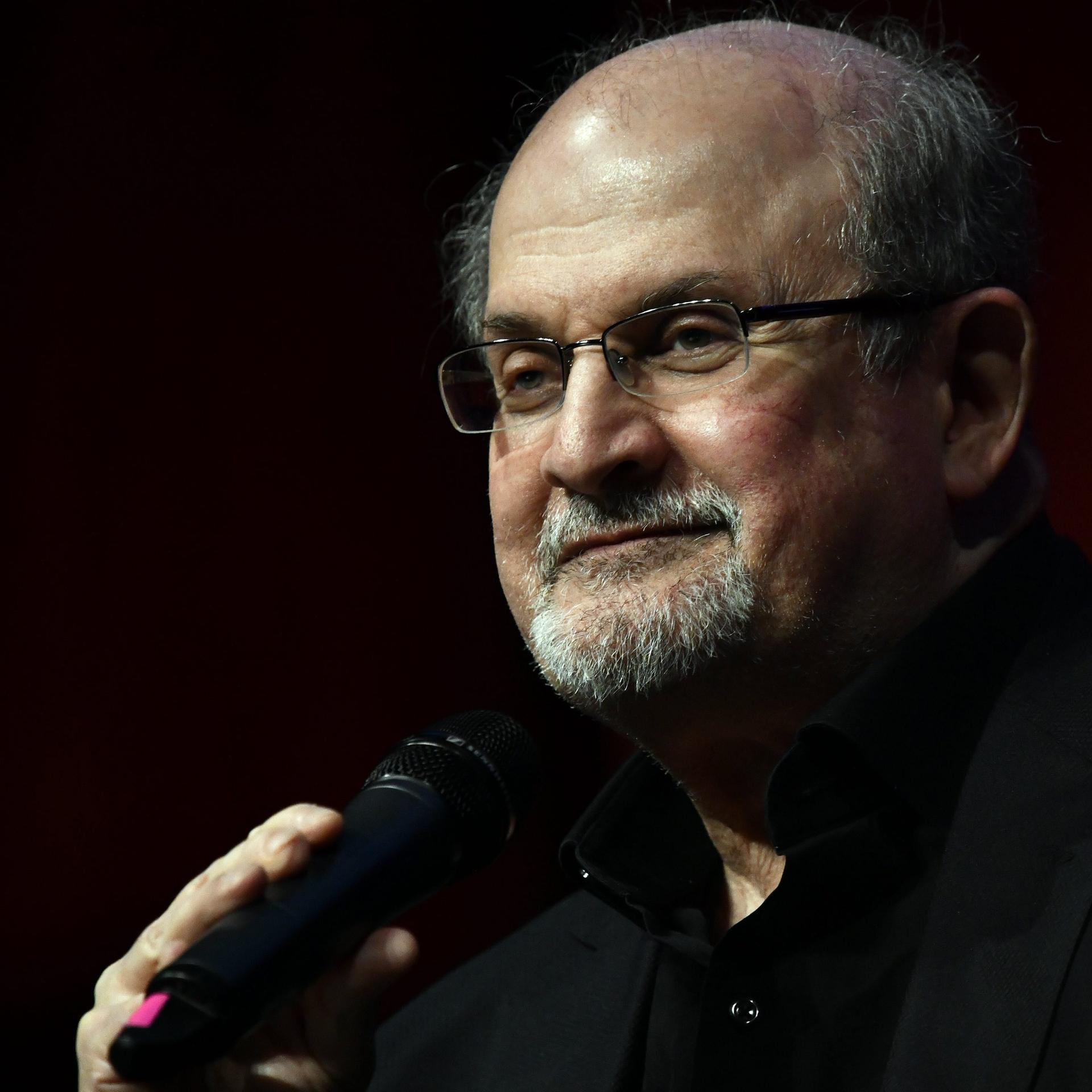Solidaritätslesung für Salman Rushdie in Berlin – Seinen Ängsten nicht unterworfen