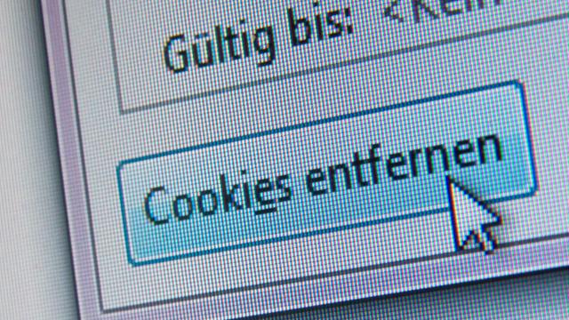 Ein Computermauszeiger schwebt am 13.02.2014 in Berlin über einem Button, mit dem man in den Einstellungen des Webbrowsers die Cookies entfernt. "Cookies entfernen" Fenster auf einem Bildschirm.