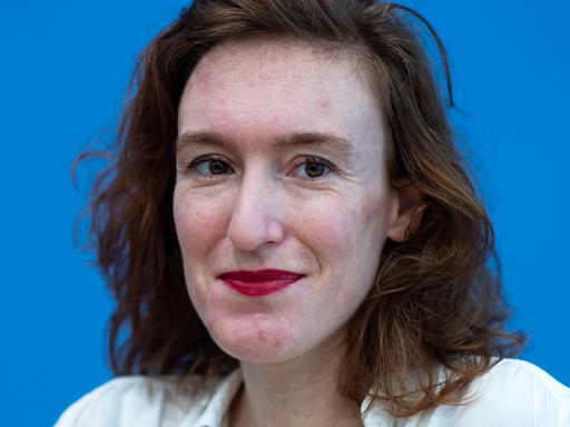 Porträtfoto der Schriftstellerin Nora Bossong.